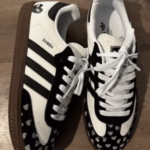 Comme des Garcons Play x adidas Samba