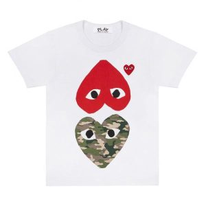 T-SHIRT BLANC AVEC COEURS MIROIRS IMPRIMÉS
