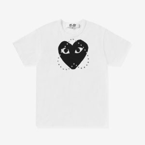 T-Shirt mit schwarz-weißen Nieten und Play-Logo